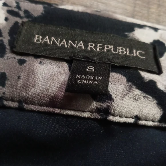 Banana Republic Skirt with Floral Print - Picture 2 of 6